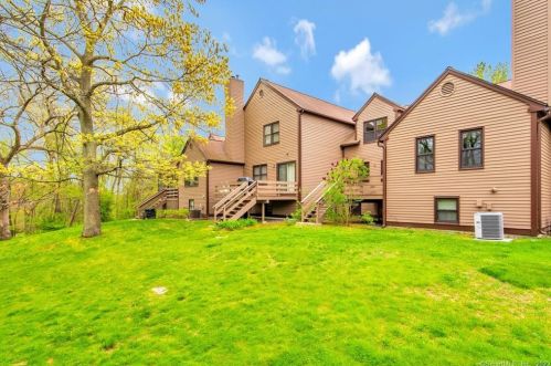 14 Juniper Cir, Upper Stepney CT  06468-2652 exterior