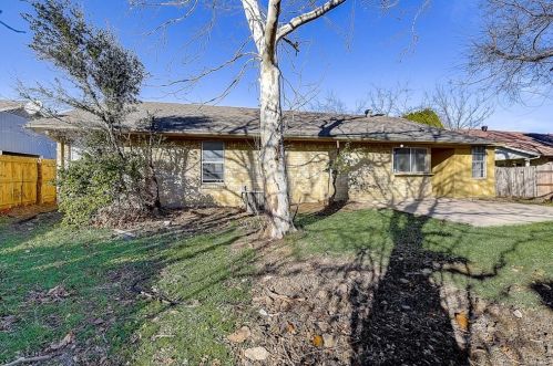 2020 Cedarwood Dr, Carrollton TX 75007-5405 exterior