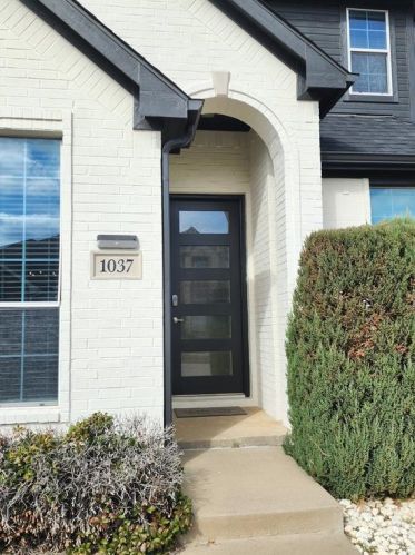 1037 Paradise Cv, Carrollton TX  75006-1547 exterior