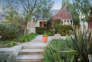1056 Stearns Dr, Los Angeles, CA 90035-2639