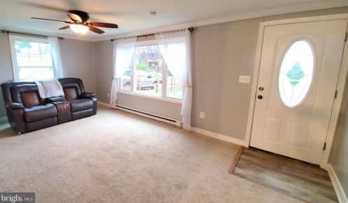 17 Goldenrod Dr, Charles Town, WV 25414-5919