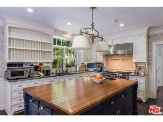 485 Tuallitan Rd, Los Angeles CA  90049-1940 exterior