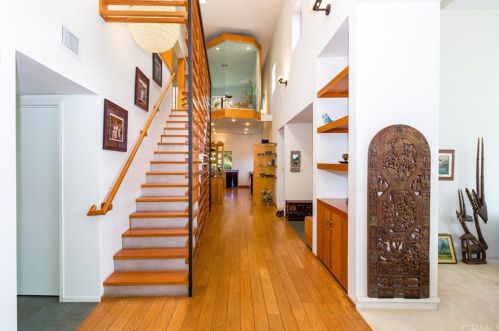 2025 Mt Vernon Ave, Riverside CA  92507-2528 exterior