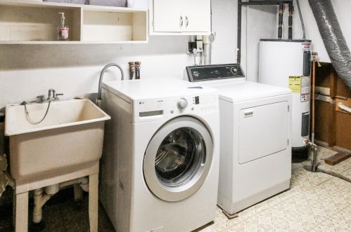 2126 Hillview Rd, Saint Paul MN  55112-1224 exterior