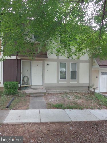5565 Peppercorn Dr, Springfield VA  22015-1860 exterior