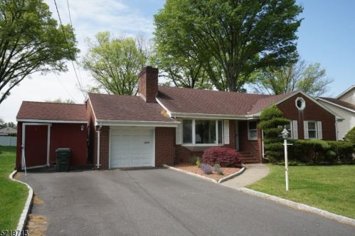 45 Briarheath Ln, Clark, NJ 07066-2813