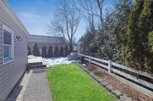 15 Bromley Pl, Bloomfield, NJ 07003-5336