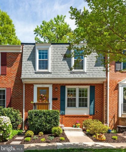 2353 Horseferry Ct, Herndon, VA 20191-2733