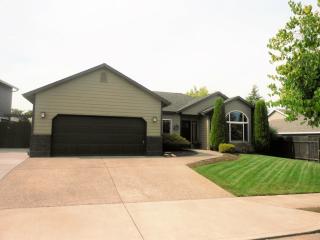 21995 Fairview Lake Way, Interlachen, OR 97024-7744