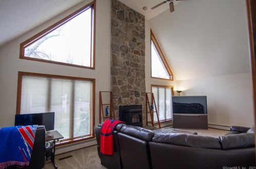 85 Tree Hill Rd, Kensington, CT 06037-3006