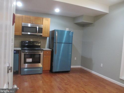 1239 28th St, Philadelphia, PA 19146-3727