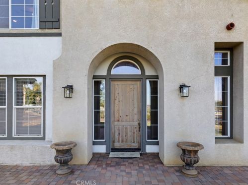 18477 Hollowtree Ln, Riverside CA  92504-9467 exterior