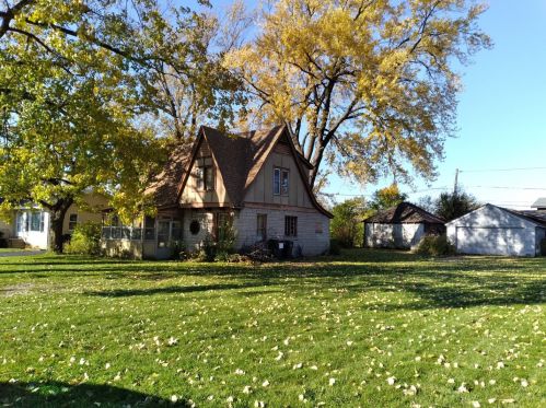 2720 Harrison Pl, Waukegan, IL 60085-2415