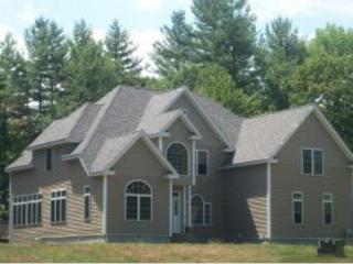 33 Flat Rock Rd, Windham, NH 03087-1352