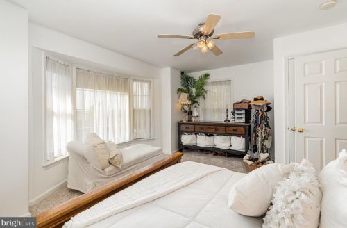 691 Royal View Dr, Lancaster PA  17601-2874 exterior