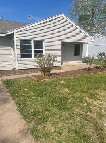 1005 Southampton St, Angleton TX  77515-3539 exterior