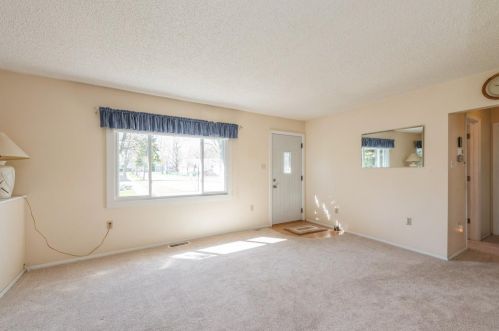 14 Walnut Pkwy, Crown Point, IN 46307-3825