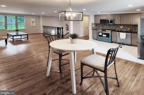 8406 Great Lake Ln, Springfield VA  22153-4004 exterior