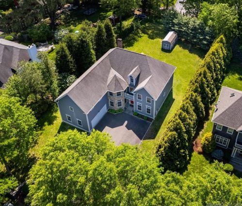 5 Christopher Ln, Norwalk CT  06851-3325 exterior