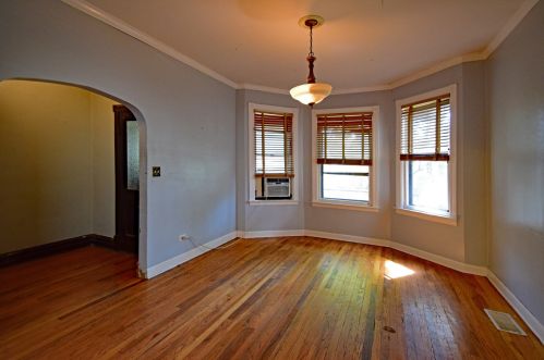 4240 Monticello Ave, Chicago, IL 60618-2014