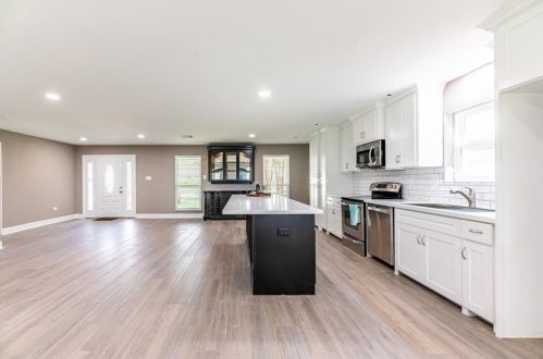 1741 Hialeah, Taylor Lake Village TX 77586-2938 exterior