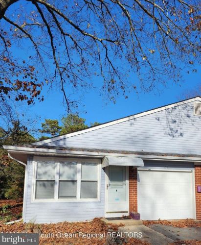 17 Crocus Ln, Lakehurst, NJ 08759-3062