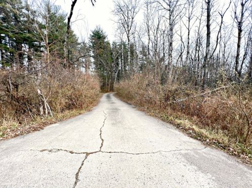 6506 Giant Oaks Rd, Bull Valley, IL 60097-9118