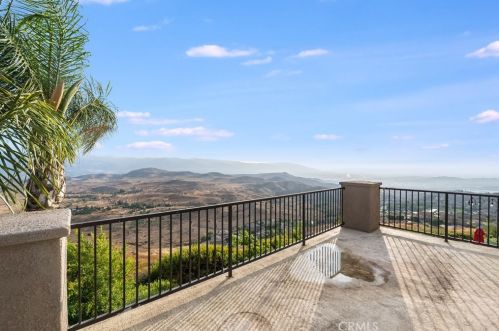 18458 Lakepointe Dr, Riverside CA  92503-0252 exterior