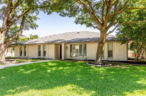 2312 Teakwood Ln, Plano TX  75075-2044 exterior