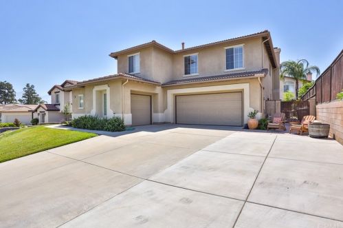 26623 Tanager Ct, Loma Linda, CA 92354-6740