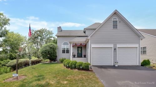 1290 Savanna Ln, Bull Valley, IL 60098-4107