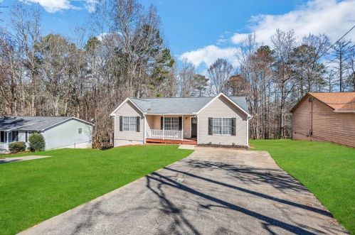 194 Valley Dr, Stockbridge, GA 30281-3879