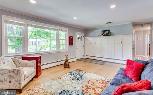 909 Roswell Dr, Silver Spring MD 20901-2128 exterior