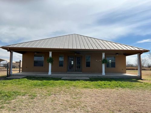 130 Northglen Ln, Martindale, TX 78655-4141