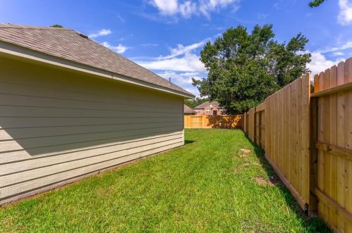 2207 Stoneycreek Park Ct, Conroe TX  77385 exterior