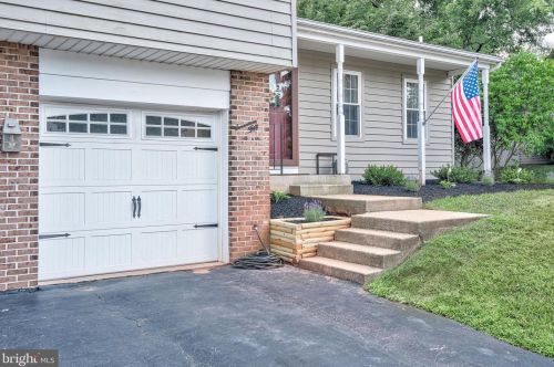 1750 Rainbow Cir, York, PA 17408-4220