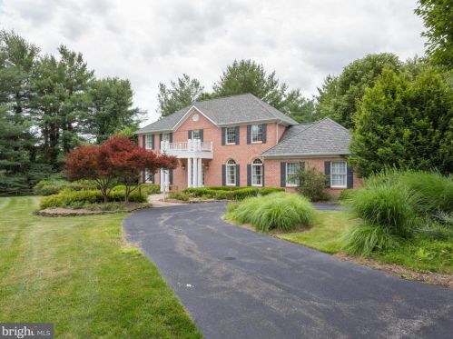 784 Stephanie Cir, Great Falls, VA 22066-2838