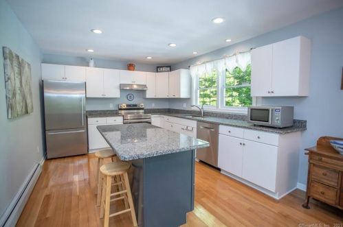 124 Kelsey Hill Rd, Deep River, CT 06417-1616