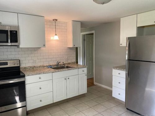 32 Linsal St, Windsor Locks CT  06096-2802 exterior