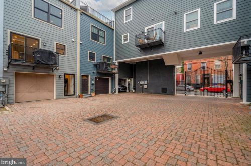 1802 Christian St, Philadelphia, PA 19146-2647