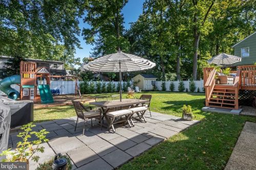 1213 Oakwood Rd, Tavistock NJ exterior