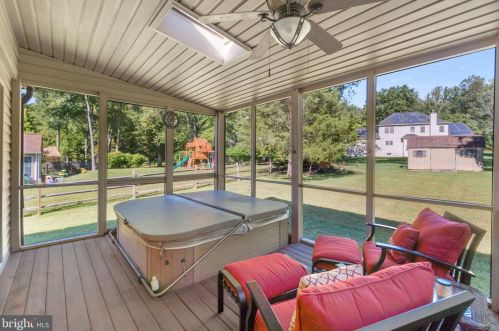 15025 Snowden Dr, Silver Spring MD 20905-5663 exterior