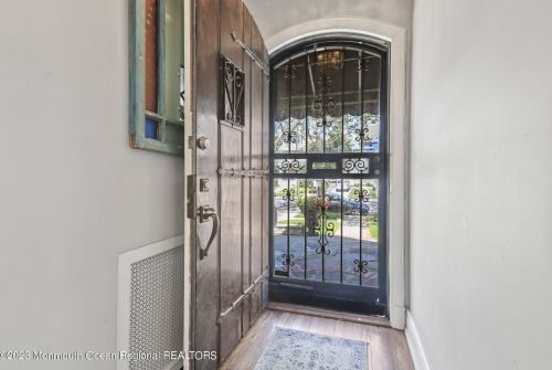 302 2nd Ave, Tinton Falls NJ  07712-6132 exterior