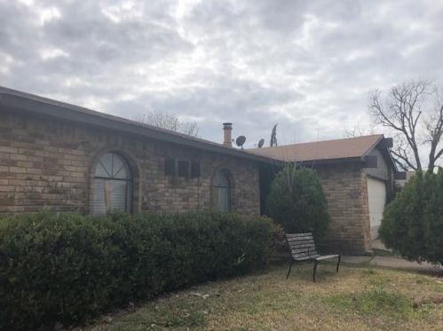 6916 Sandybrook Dr, Fort Worth, TX 76120-1327