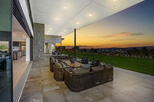 7663 Corto Rd, Anaheim CA  92808-1348 exterior