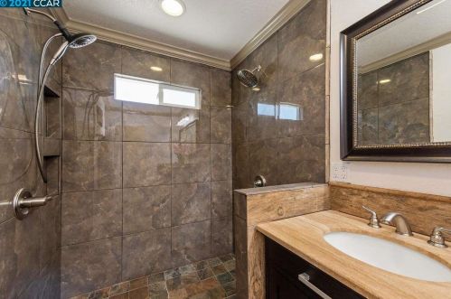 3144 Santa Paula Dr, Concord CA  94518-2821 exterior