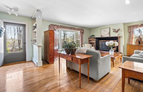8 Hoitt Dr, Lee, NH 03824-3004