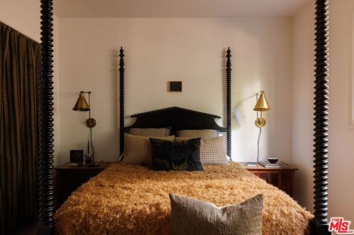 1330 Columbia Dr, Glendale CA  91205-3504 exterior