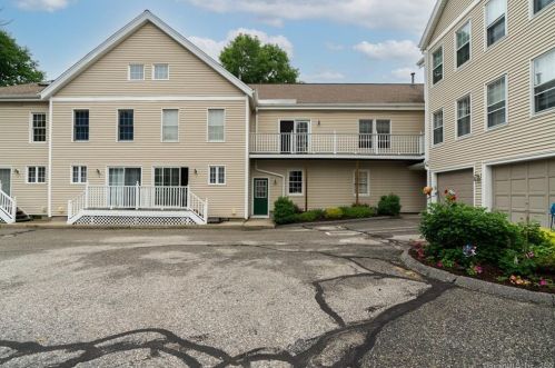 4 West Ct, Derby CT  06418-2643 exterior