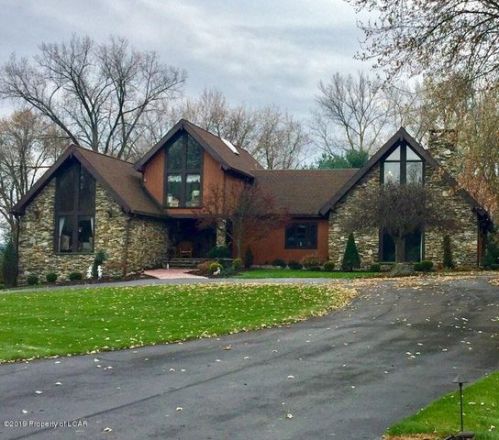 7 Colonial Ct, Pittston, PA 18644-1324